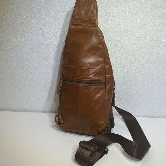 BULLCAPTAIN Genuine Leather Sling Bag with USB Charging Port - Picture 6 of 16